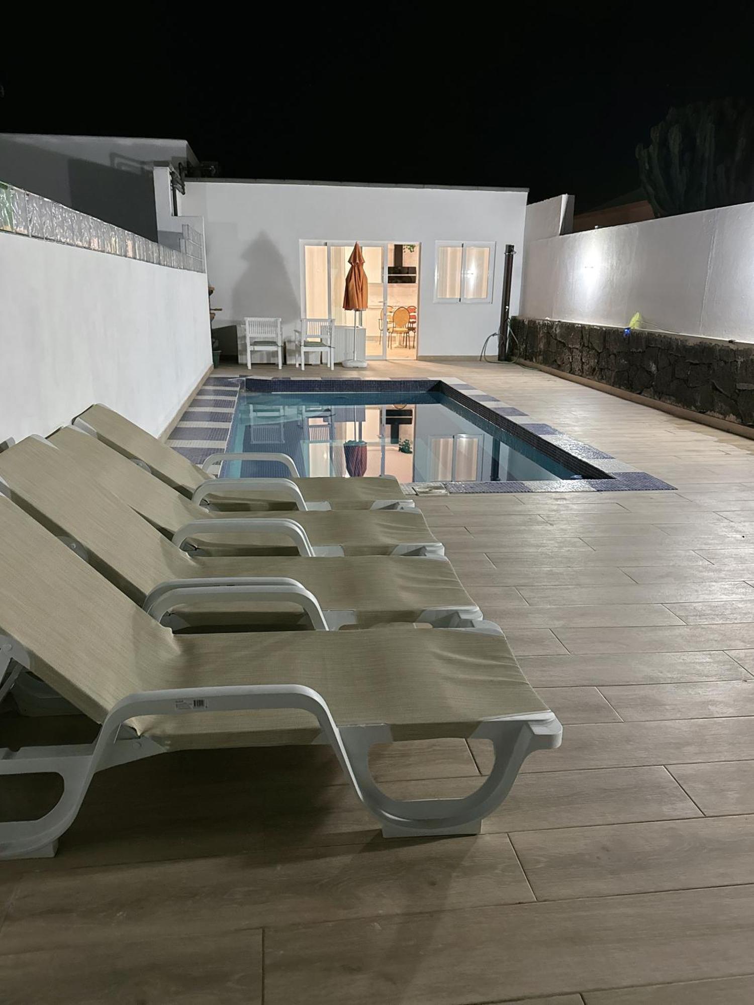 Villa Tony Плайя-Бланка Екстер'єр фото